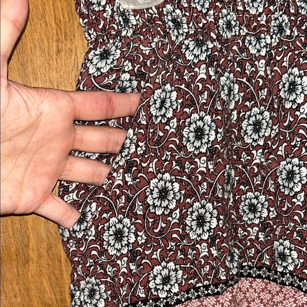 Patterned Women's Shorts - Picture 2 of 4